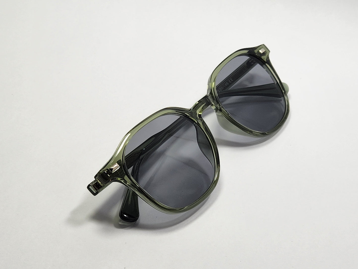 Forest Round – Green & Gray Round Sunglasses (ET-SG05)