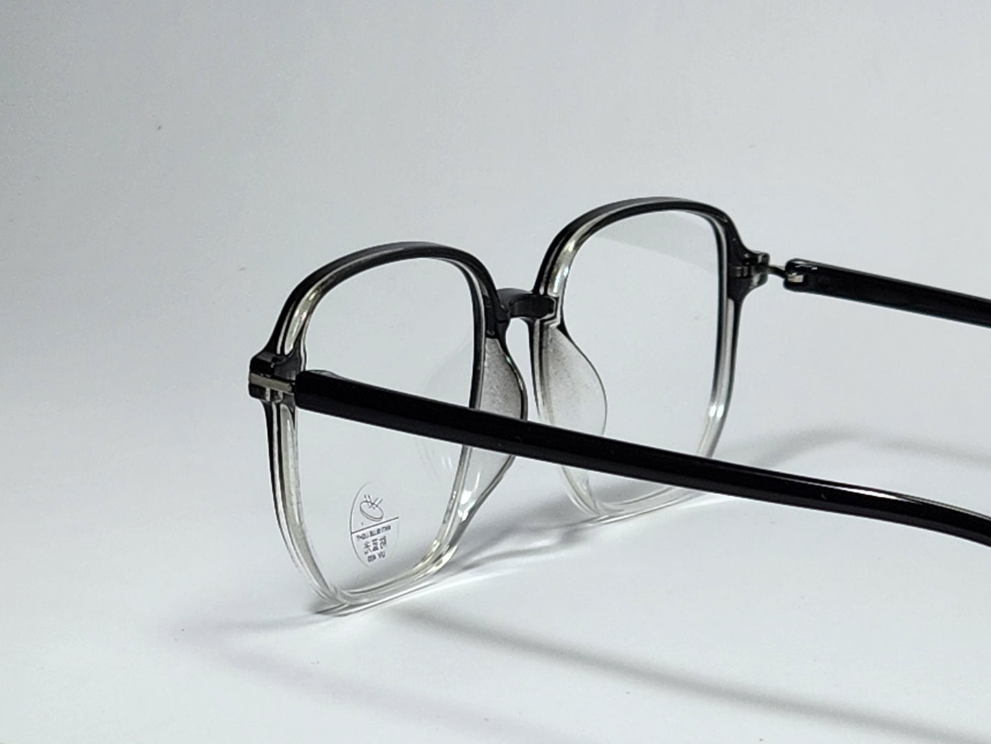 Monochrome Magic – Black & White Polygon Frames (ET-OP07)