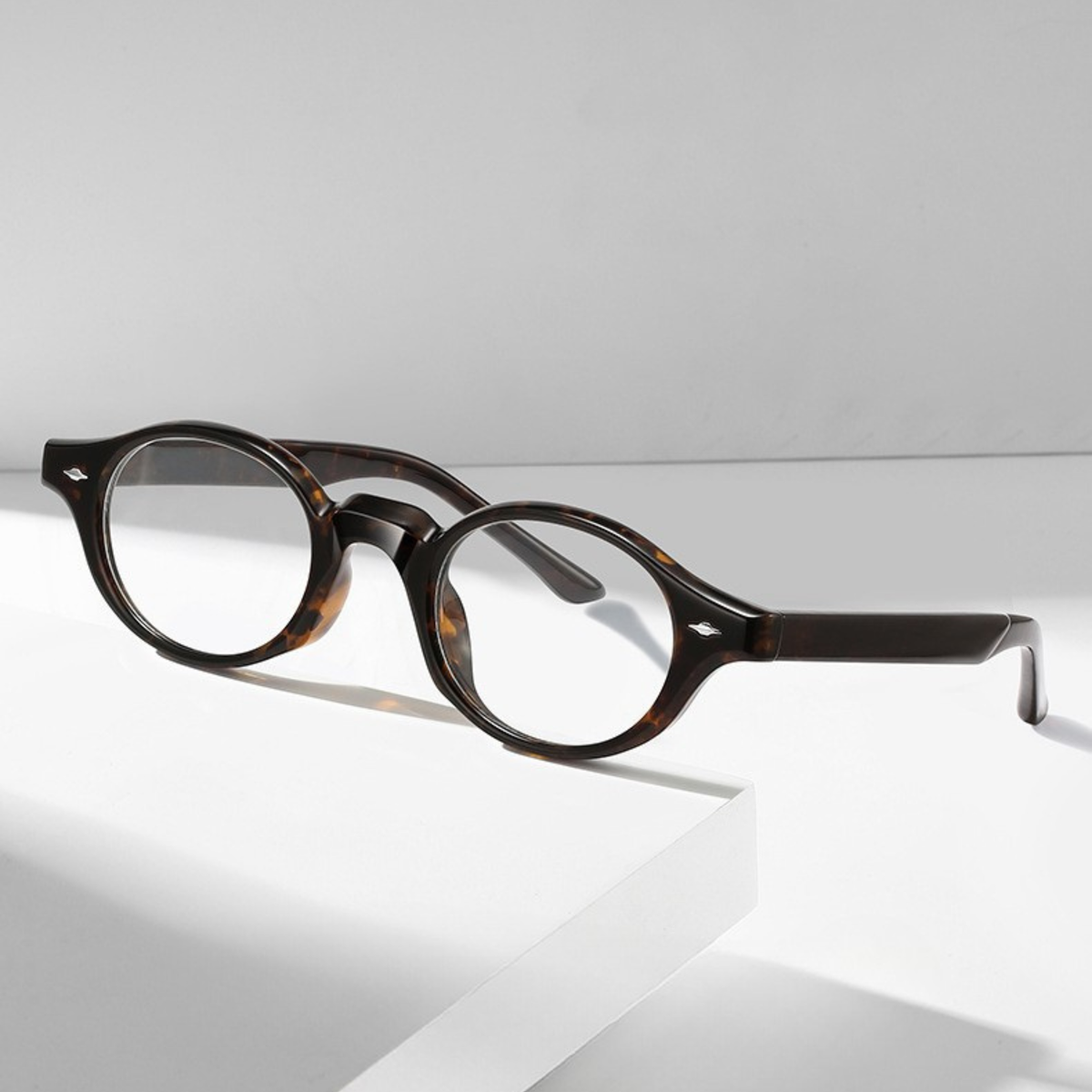 Tortoise Muse – Retro Oval Eyeglasses (ET-OP68)